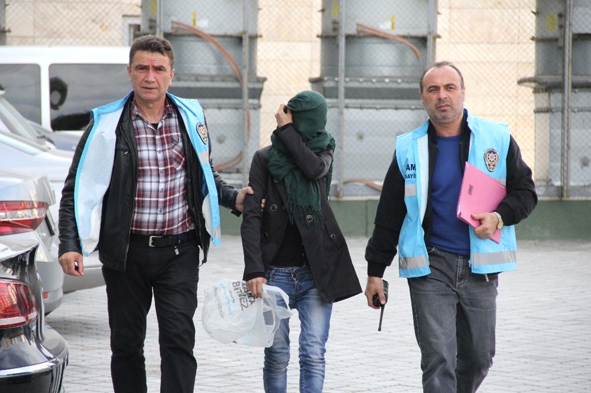 Hırsızlık Zanlıları Ev Sahibine Yakalandı