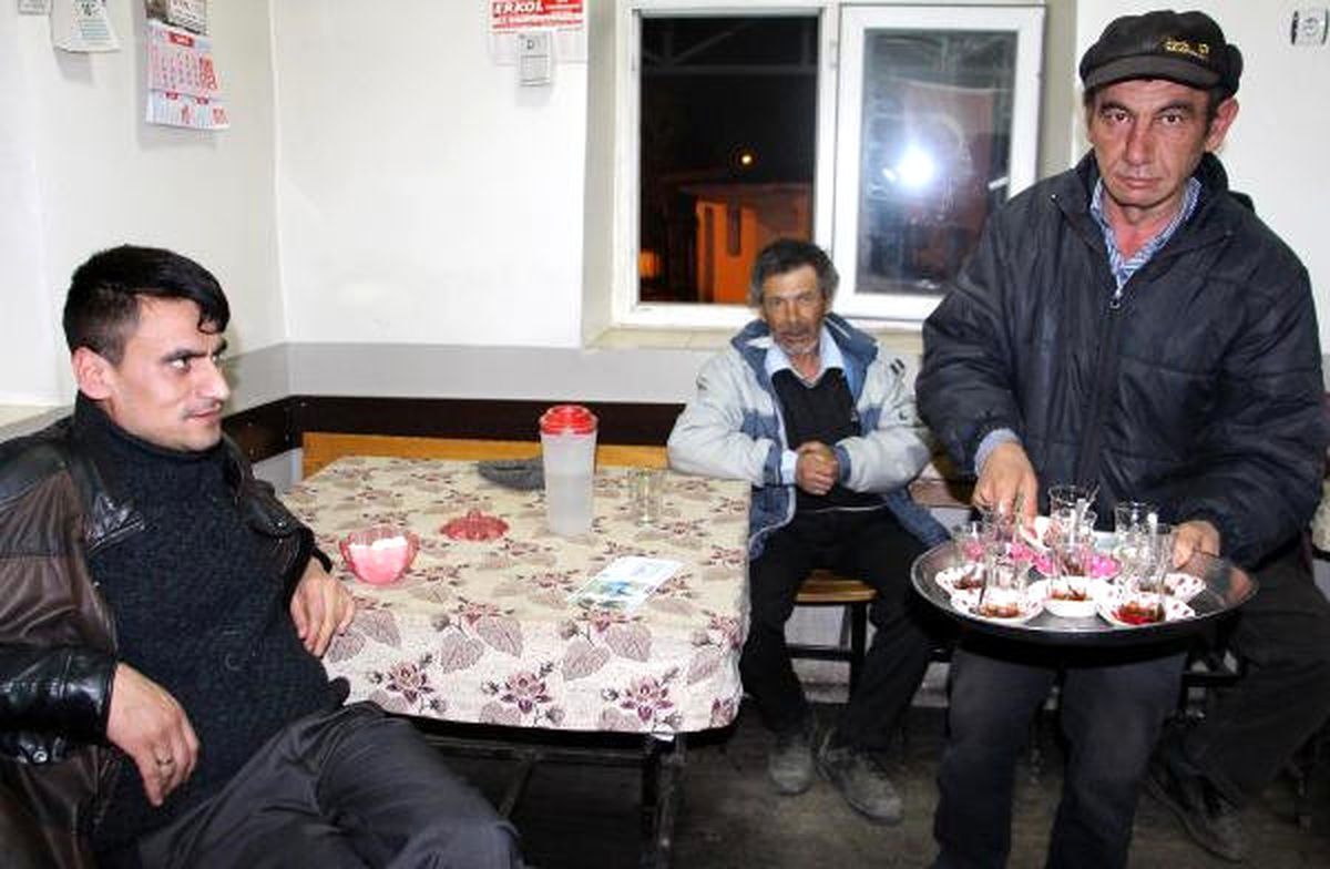 İmeceyle İşletilen Kahvede Oyun Yok, Sohbet Var