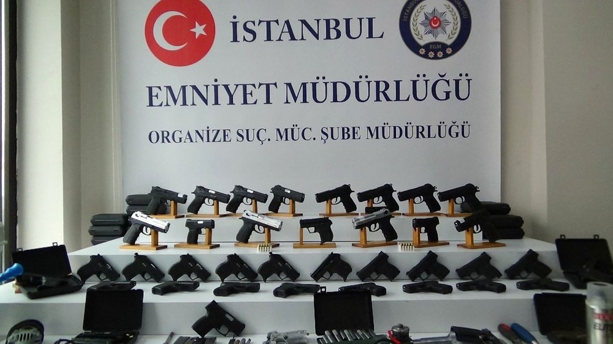 İstanbul\'da Silah Ticareti Yapan Şebeke Çökertildi