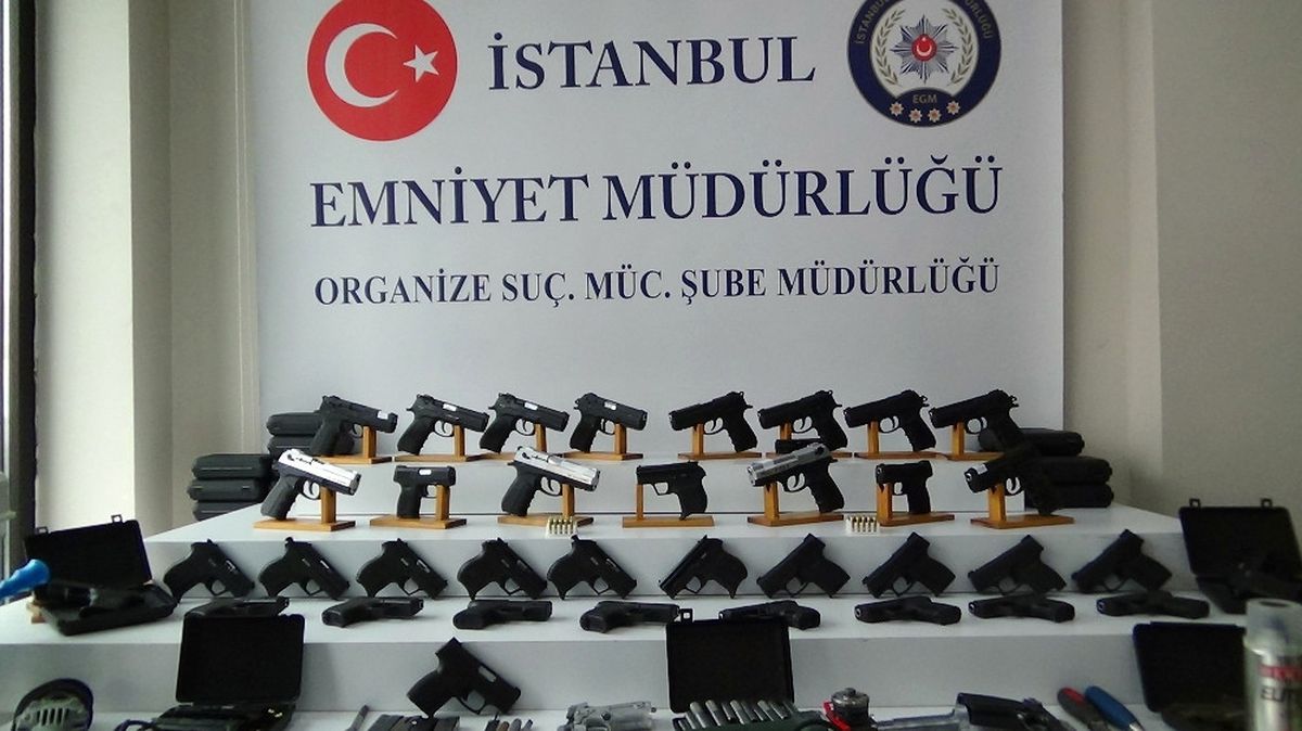 Istanbul\'da Silah Ticareti Yapan Şebeke Çökertildi