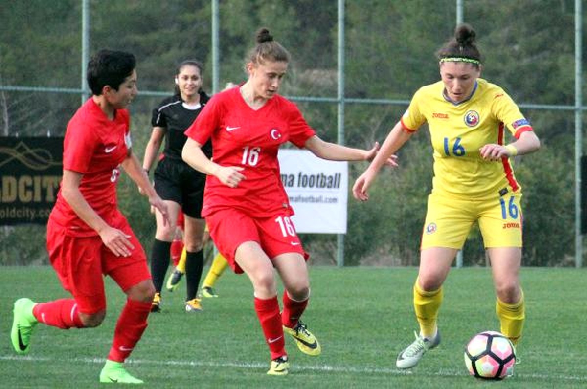 Kadın Milli Futbolcular Romanya\'ya Yenildi
