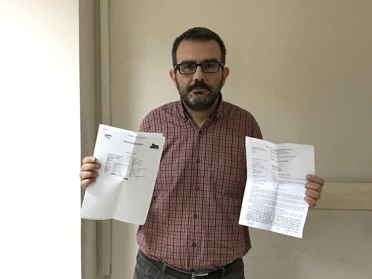 Kaldırıma Tüküren Karikatüristi Uyarınca Darp Edildi