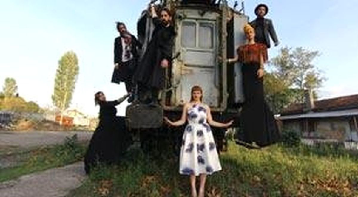 Kenardakiler - Neva Tiyatro