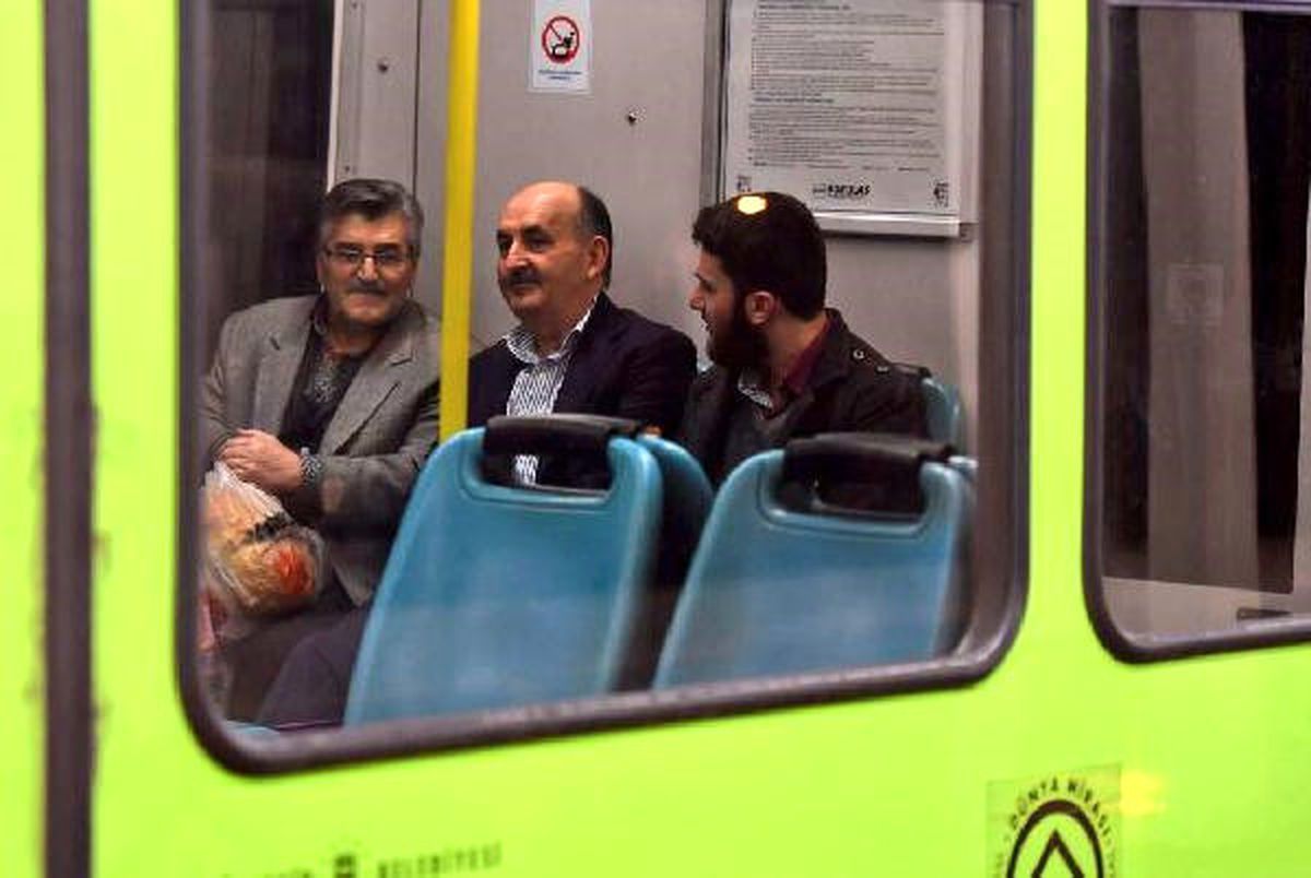 Müezzinoğlu, Metro ile Yolculuk Yaptı