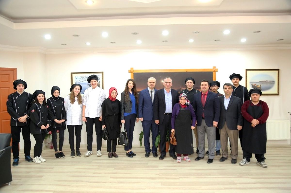 Öğrenciler\'den Başkan Yılmazer\'e Ziyaret
