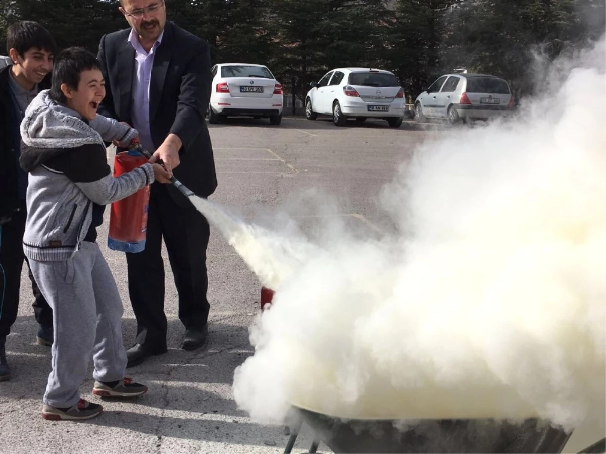 Özel Eğitim Uygulama Merkezinde Yangın Tatbikatı Yapıldı