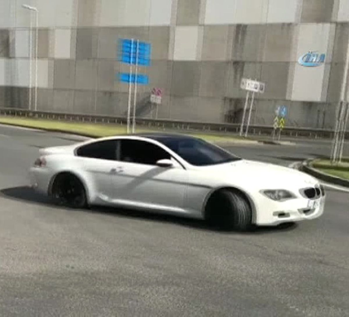 Trafik Magandası Drift İçin Yolu Kapattı