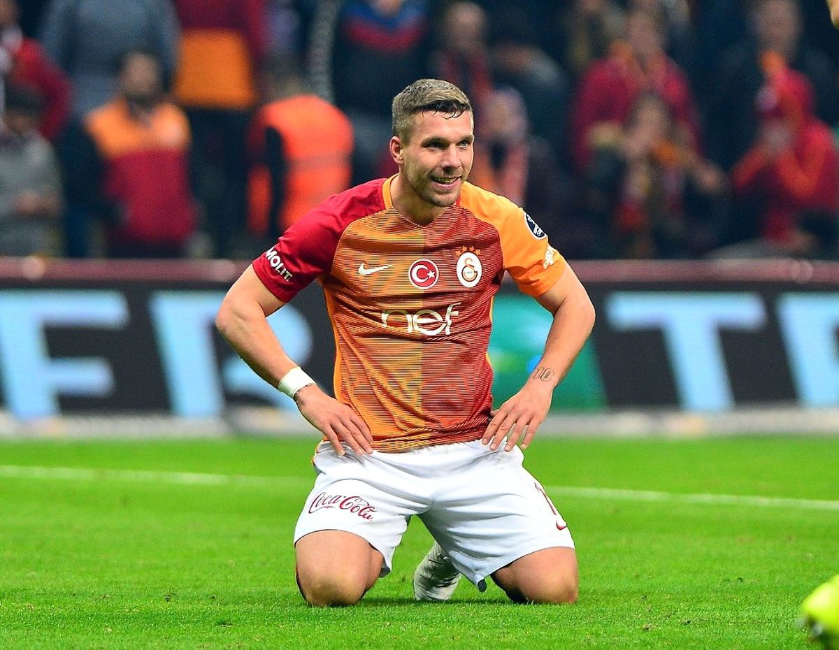 Podolski, Resmen Vissel Kobe\'de