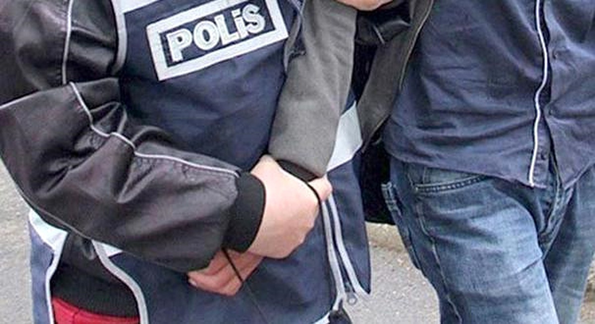 Polis, Kaçan Fetö Üyesini Havaya Ateş Ederek Yakaladı