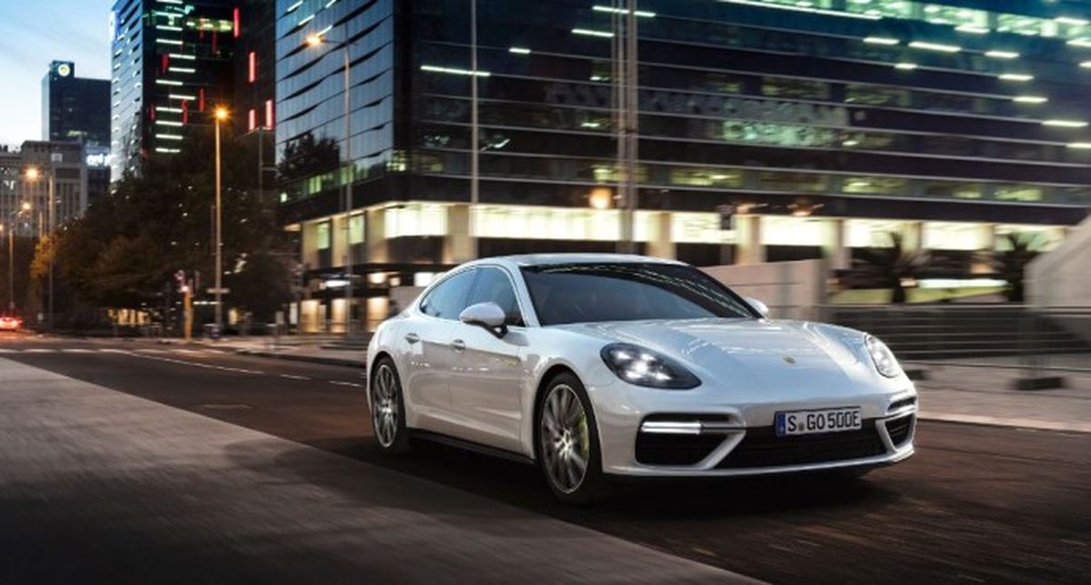 Porsche\'den Cenevre\'de Dünya Prömiyeri