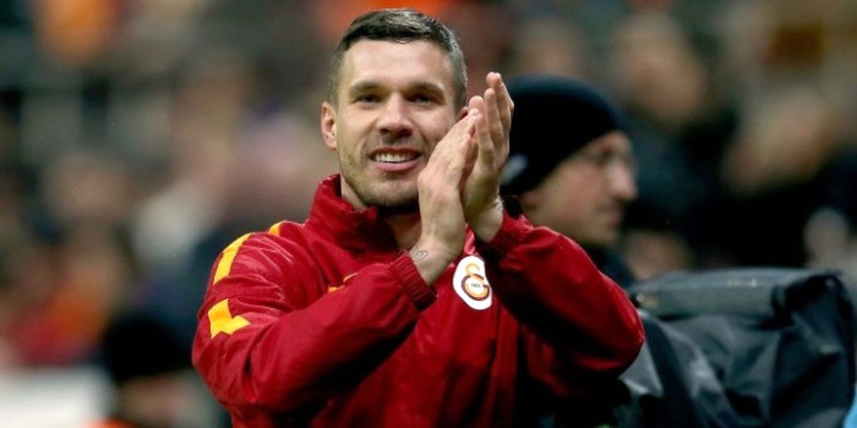 Resmileşti! Lukas Podolski Gitti!