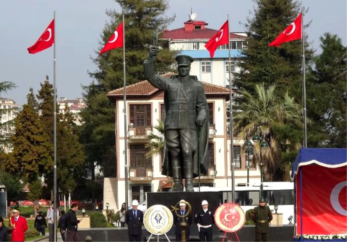 Rize\'de Atatürk Anıtı\'nın Konulduğu Yeni Alanda İlk Tören