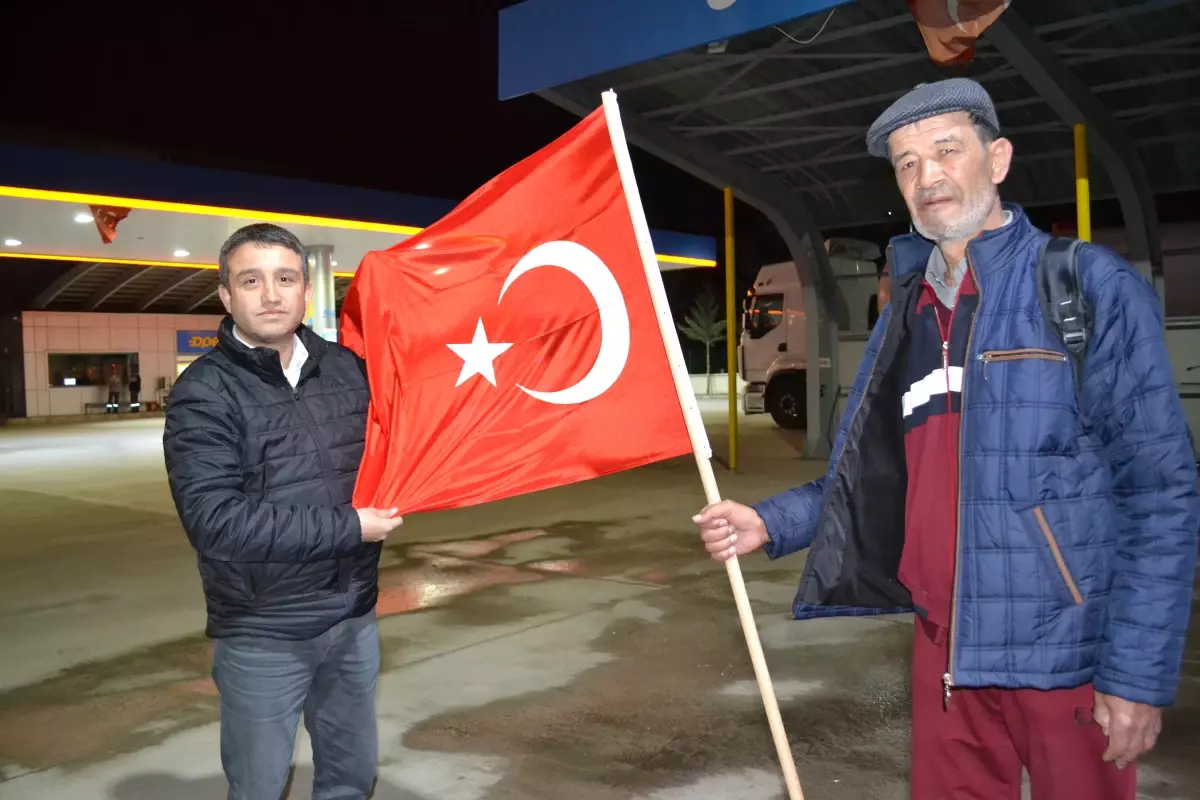 Rüyasında Gördüğü Şehit Halisdemir\'in Kabrini Ziyaret İçin Yollara Düştü