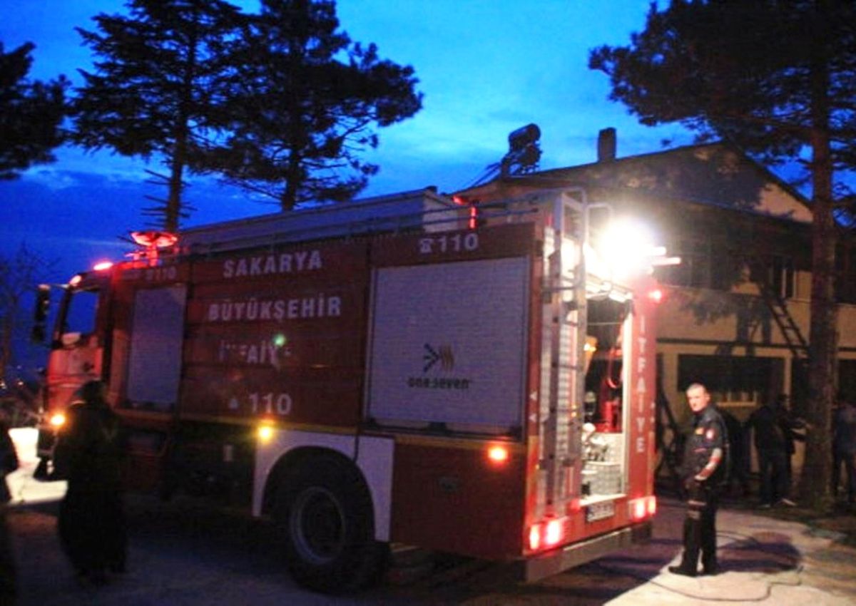 Sakarya\'da Bulaşık Makinesi Alev Aldı: 1 Yaralı