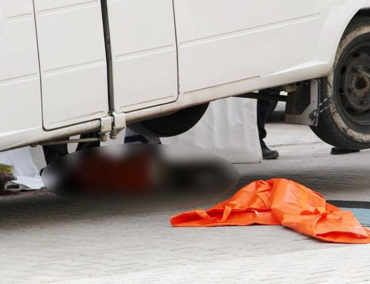 Servis Minibüsünün Altında Kalan 6 Yaşındaki Kızın Ölümü