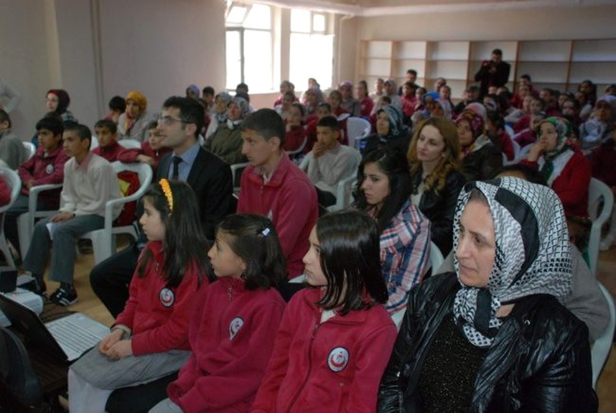 Tokat\'ta "Okullu Okulsuz Okuyoruz" Projesi