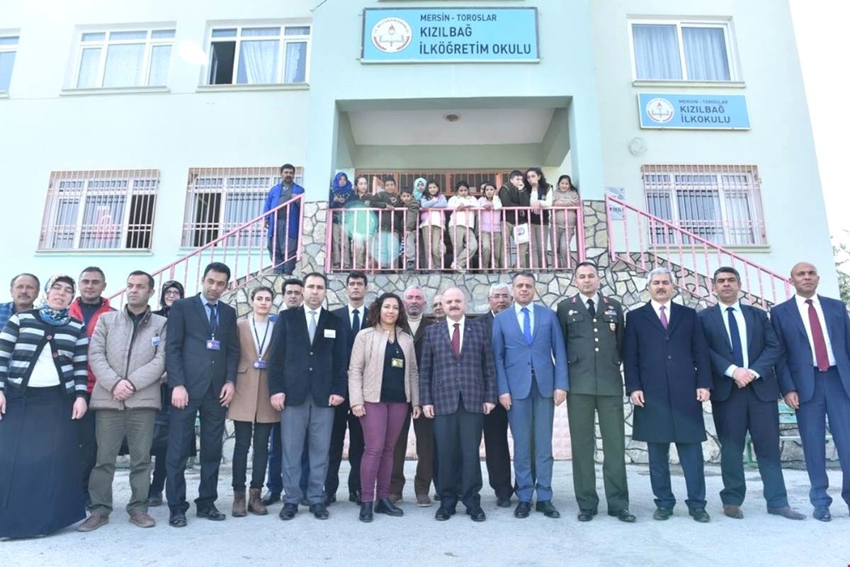 Vali Çakacak, Kızılbağ\'da Öğrencilerle Bir Araya Geldi