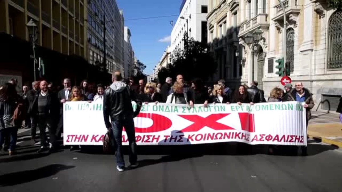 Yunanistan\'da Kemer Sıkma Önlemleri Protesto Edildi