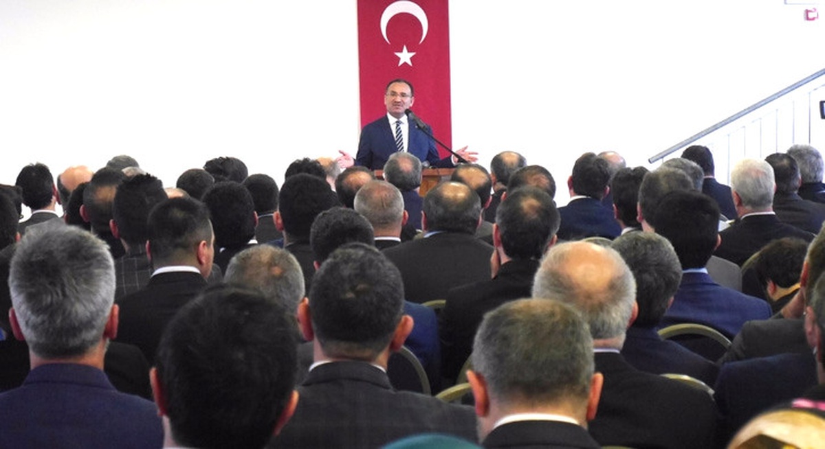 Adalet Bakanı Bozdağ\'a Vatandaşlardan Destek