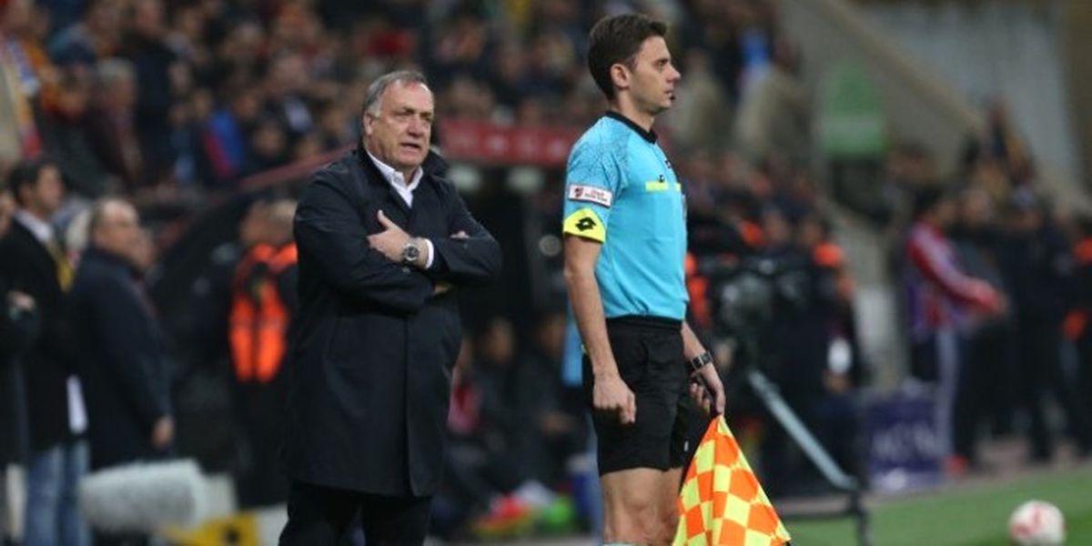 Advocaat\'tan Şok Hareket!