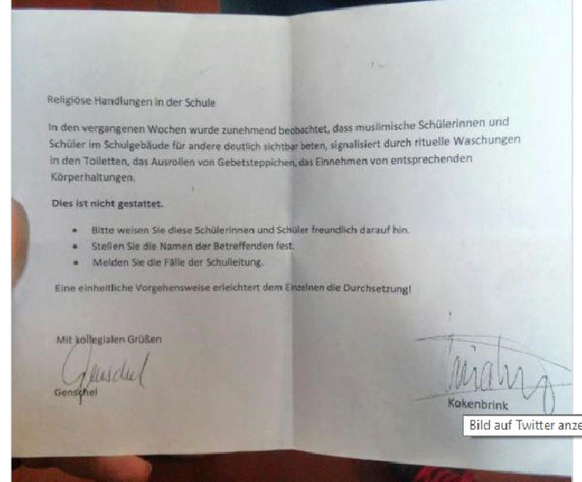 Almanya\'da Lise Yönetiminden Aleni İbadet Yasağı