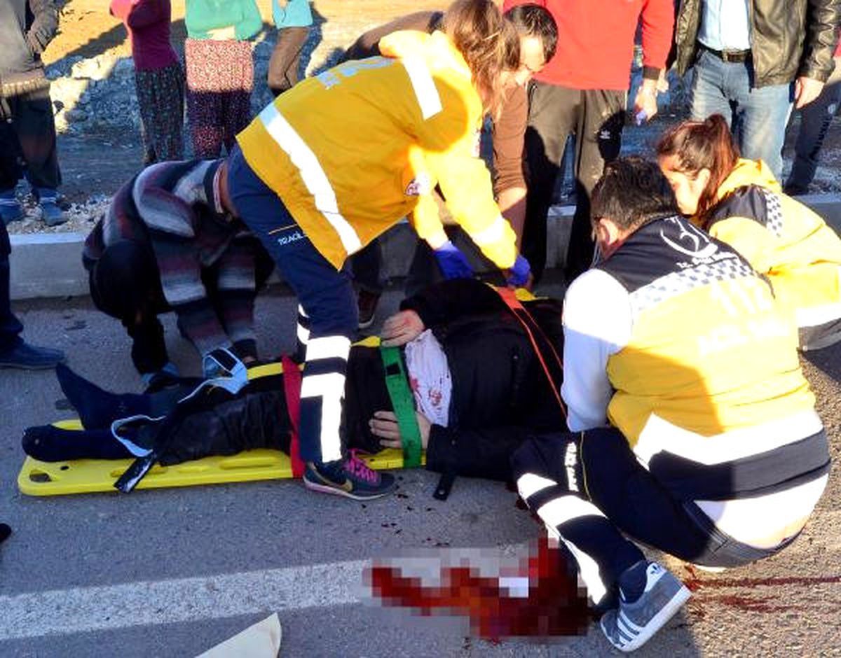 Antalya\'da Trafik Kazası: 1 Ölü, 3 Yaralı