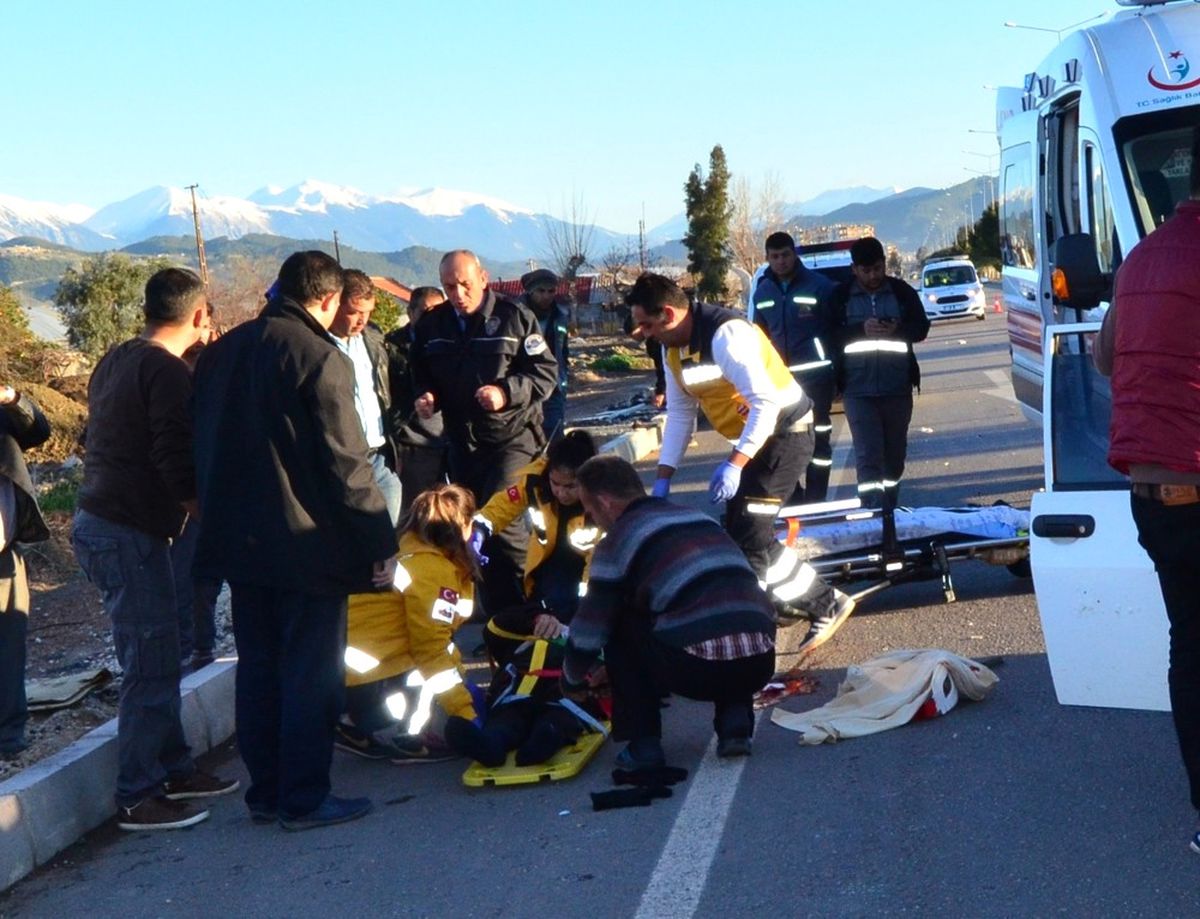 Antalya\'da Trafik Kazası: 1 Ölü, 3 Yaralı