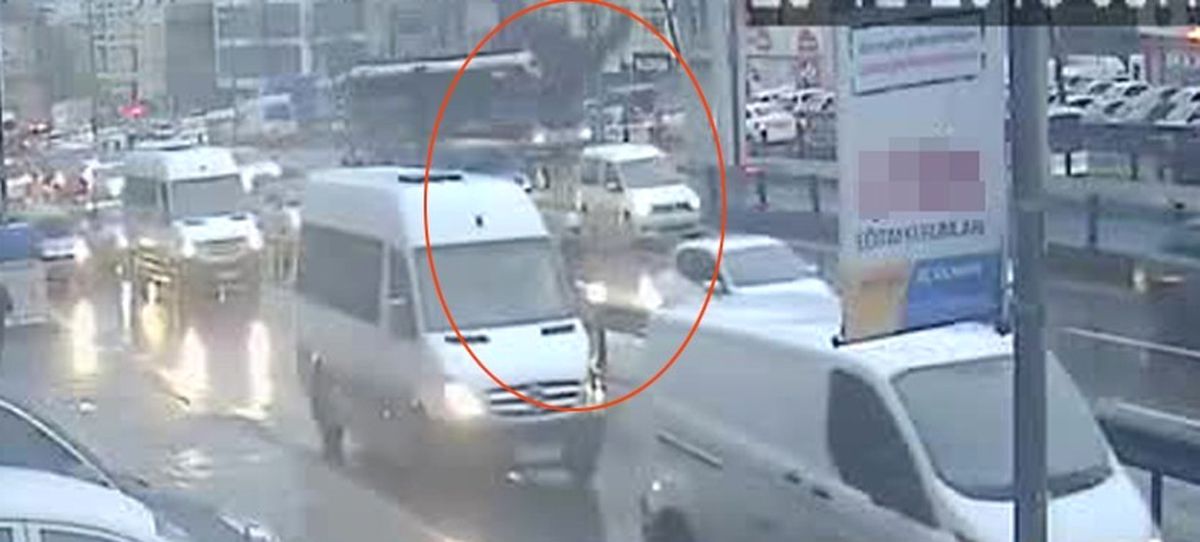 Avcılar\'da Akıllara Durgunluk Veren Kaza Kamerada