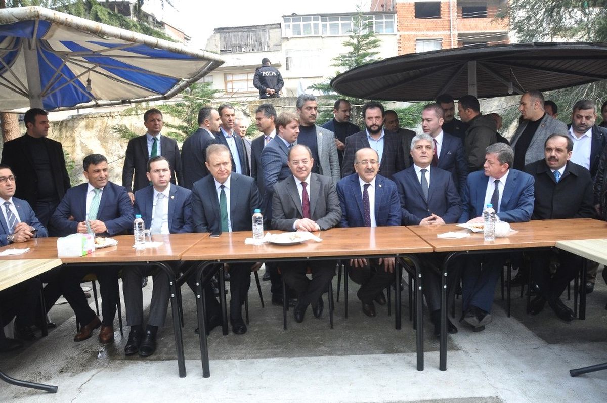 Bakan Akdağ, Trabzon\'dan Almanya\'ya Seslendi