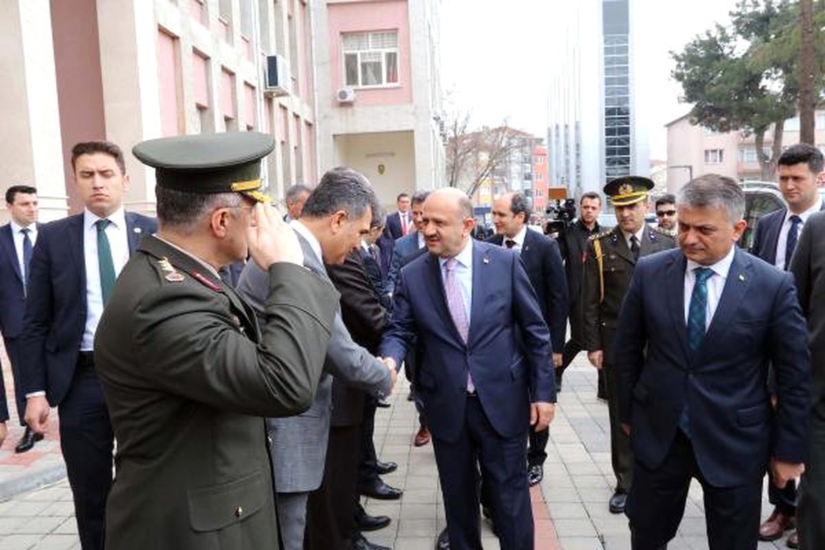 Bakan Işık: Türkiye\'nin Önceliği Münbiç\'tir