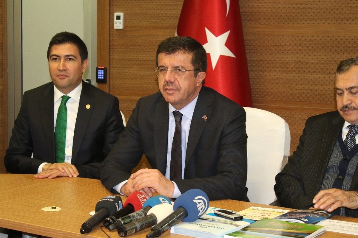 Bakan Zeybekci: "Ziyaretten Vazgeçmedim. Salon Bulamazsak Yolda, Kahvede, Parkta, Evlerde...
