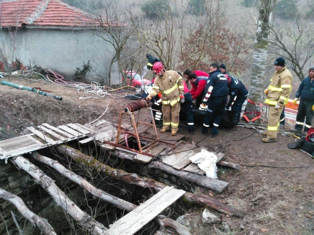 Balıkesir\'de Su Kuyusuna Düşen 19 Yaşındaki Genç Öldü