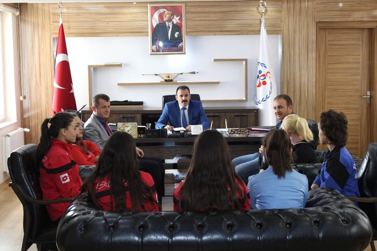 Başarılı Sporcular Kısacık\'ı Ziyaret Etti