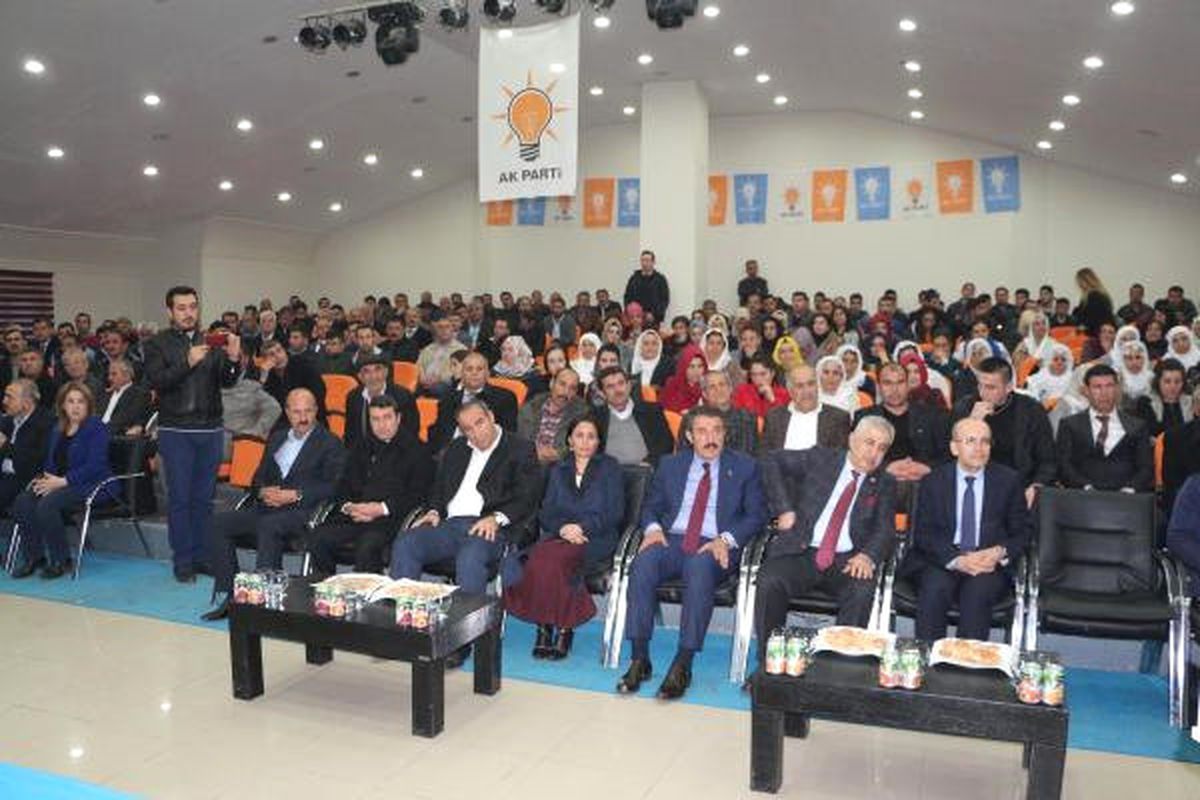 Başbakan Yardımcısı Şimşek, Cizre\'de Esnaftan \'Evet\' Desteği İstedi (2)
