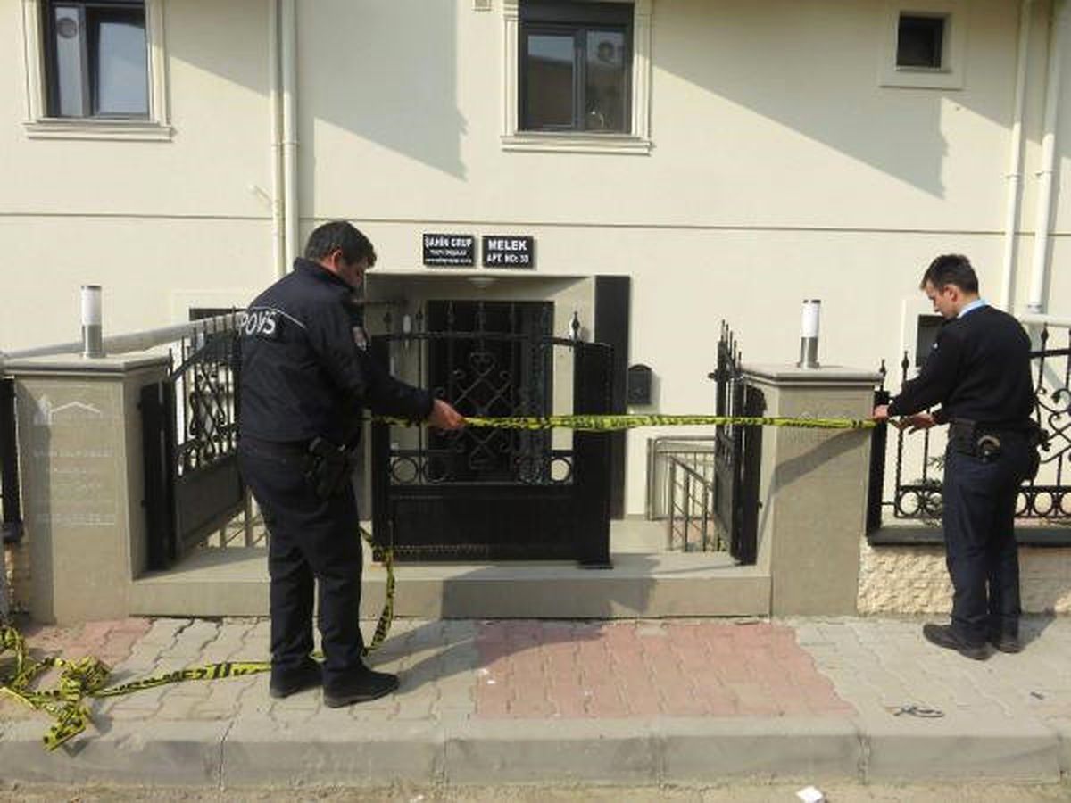 Bilgisayar Mühendisi Evinde Çok Sayıda Bıçak Yarası ile Ölü Bulundu