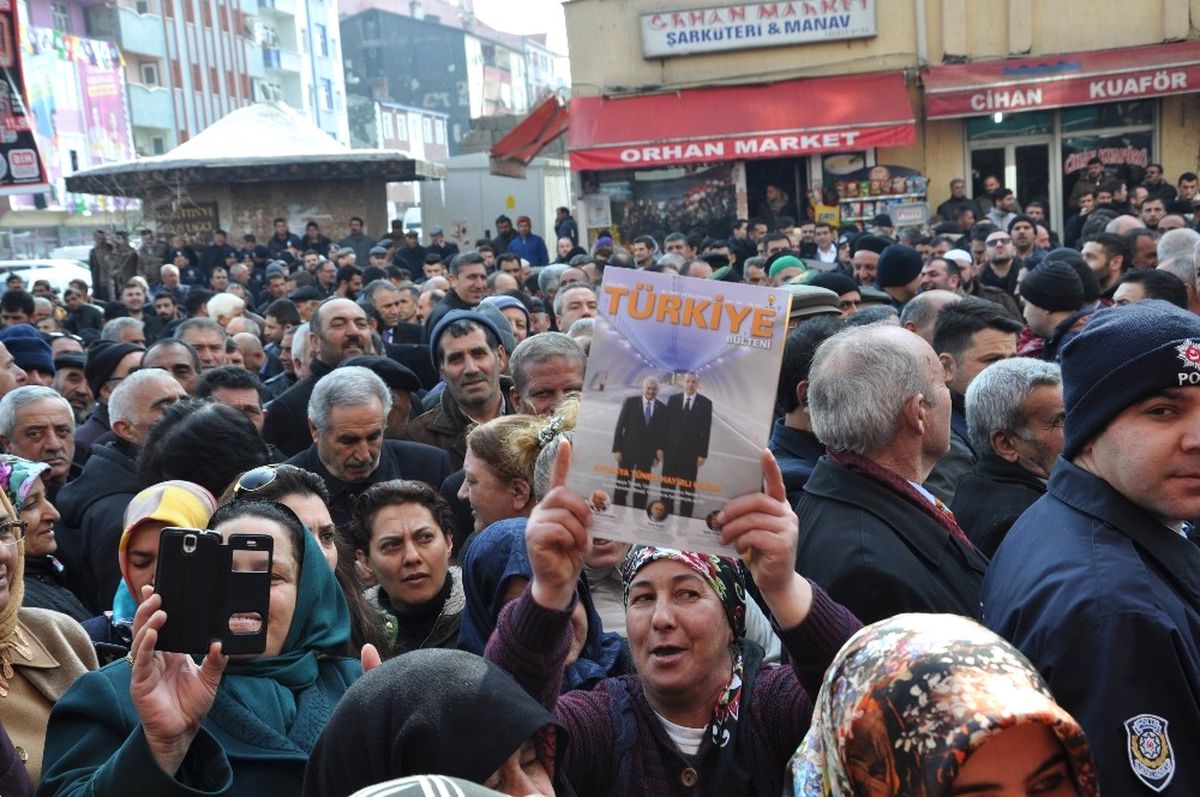 Binlerce Karslı Bakan Arslan\'ı Bağrına Bastı