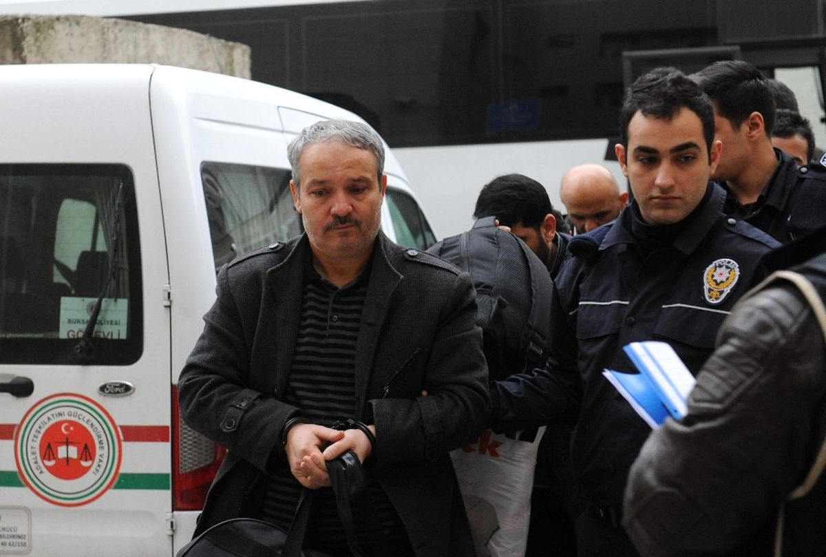 Bursa\'da Eski Müftülük Çalışanı 13 Fetö Şüphelisi Adliyeye Sevk Edildi.