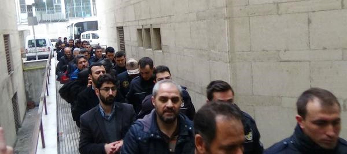 Bursa\'da Fetö\'den Gözaltına Alınan 26 Eski Polis Adliyede