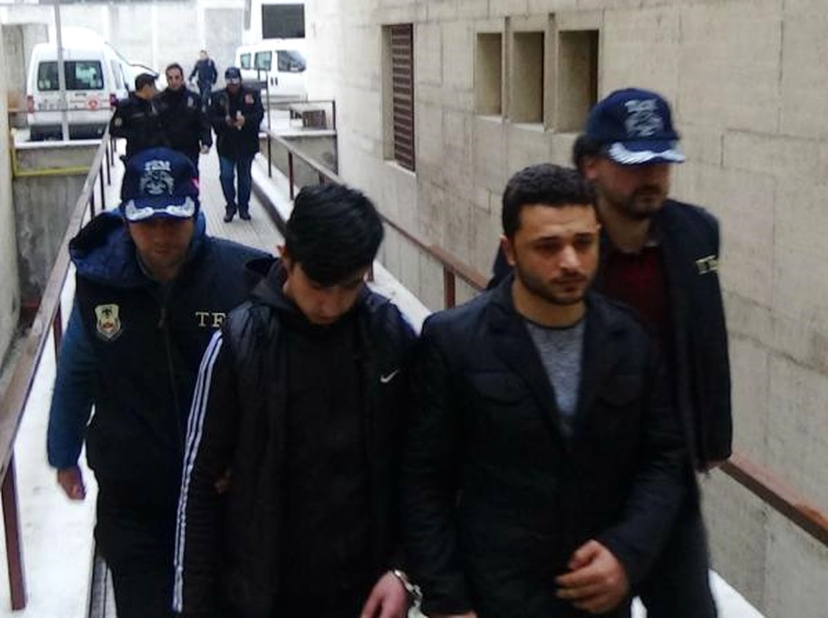 Bursa\'da PKK Propagandasından Gözaltına Alınan 5 Kişi Adliyede