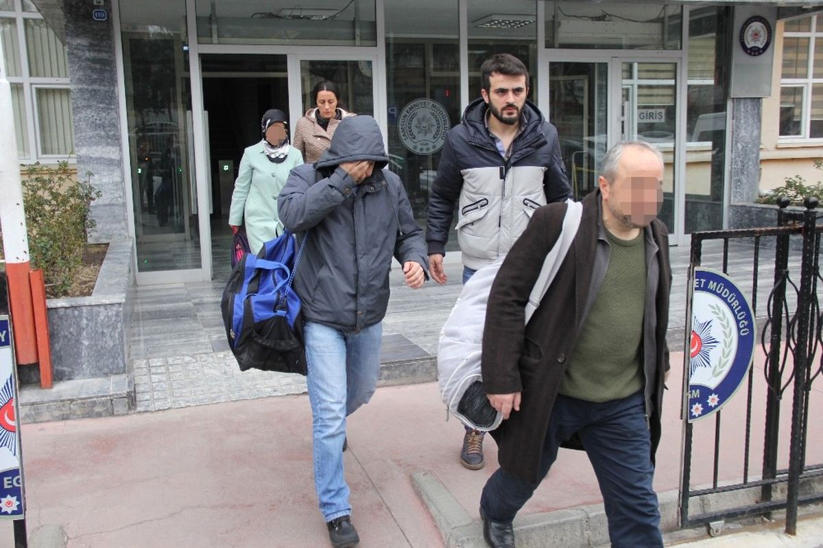 Bylock\'tan Gözaltına Alınan Öğretmenler Adliyeye Sevk Edildi