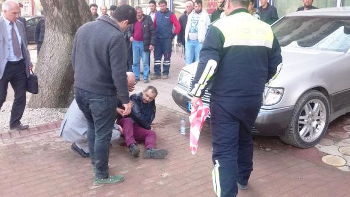 Cadde Ortasında Tartıştığı Kişiyi Bacağından Vurdu