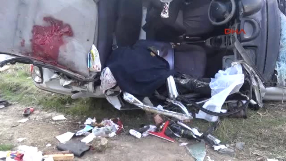 Çanakkale Otomobil Tarlaya Uçtu: 1 Ölü, 1 Yaralı
