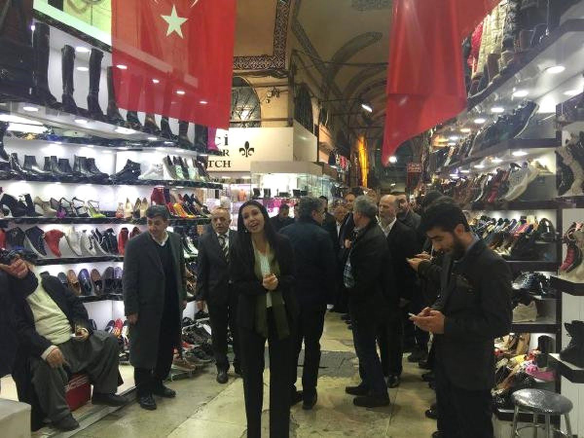 CHP\'li Gülay Yedekci Referandum Çalışmaları Kapsamında Kapalıçarşı Esnafını Ziyaret Etti