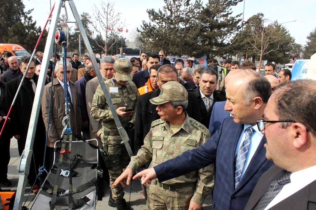 Çocuklar Validen İmza Alabilmek İçin Birbiriyle Yarıştı