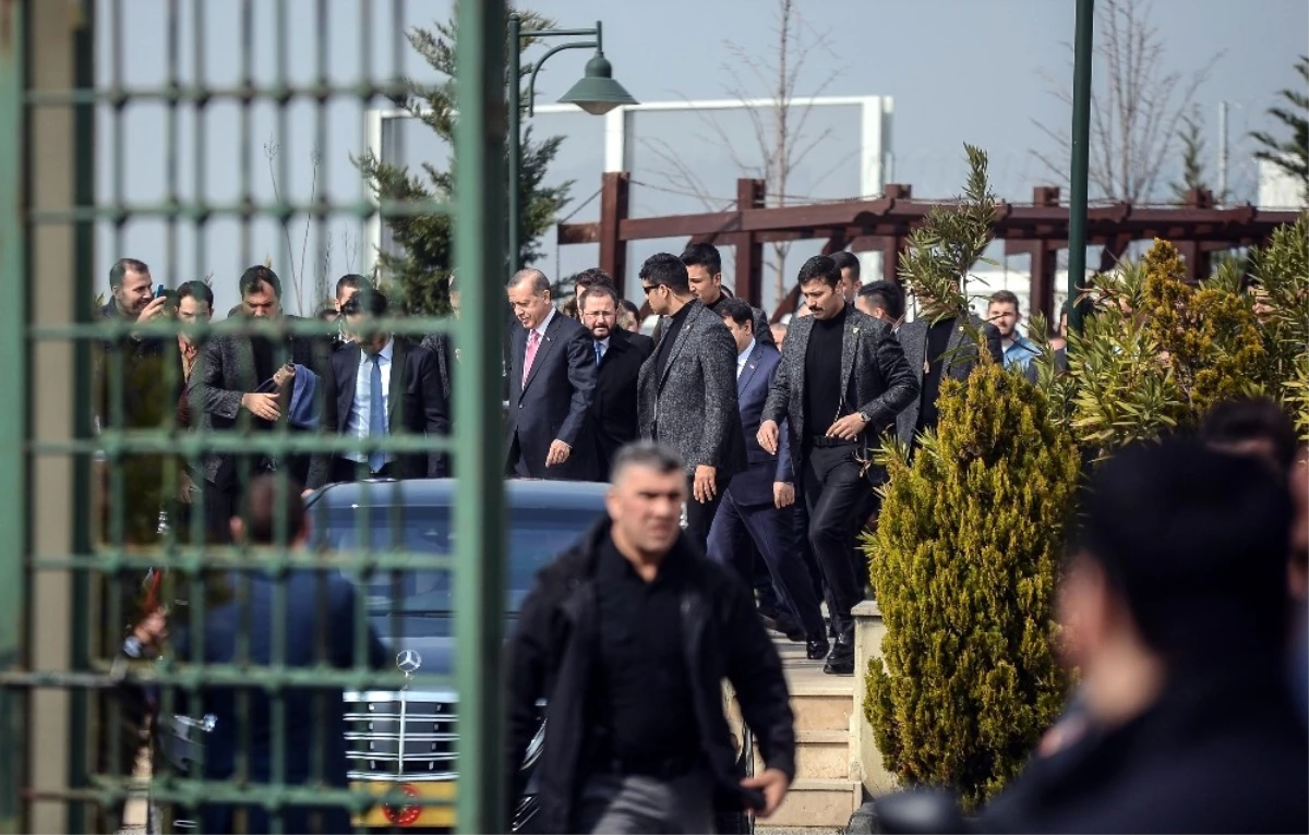 Cumhurbaşkanı Erdoğan Cuma Namazını Üsküdar Hz. Ali Camii\'nde Kıldı