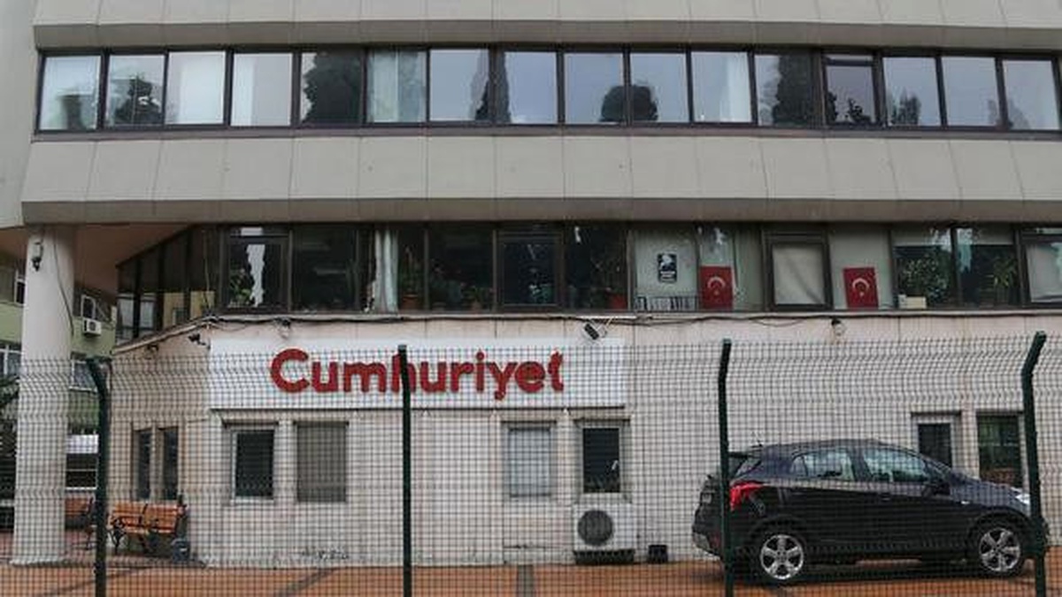 Cumhuriyet Gazetesi Önünde Havaya Ateş Açıldı