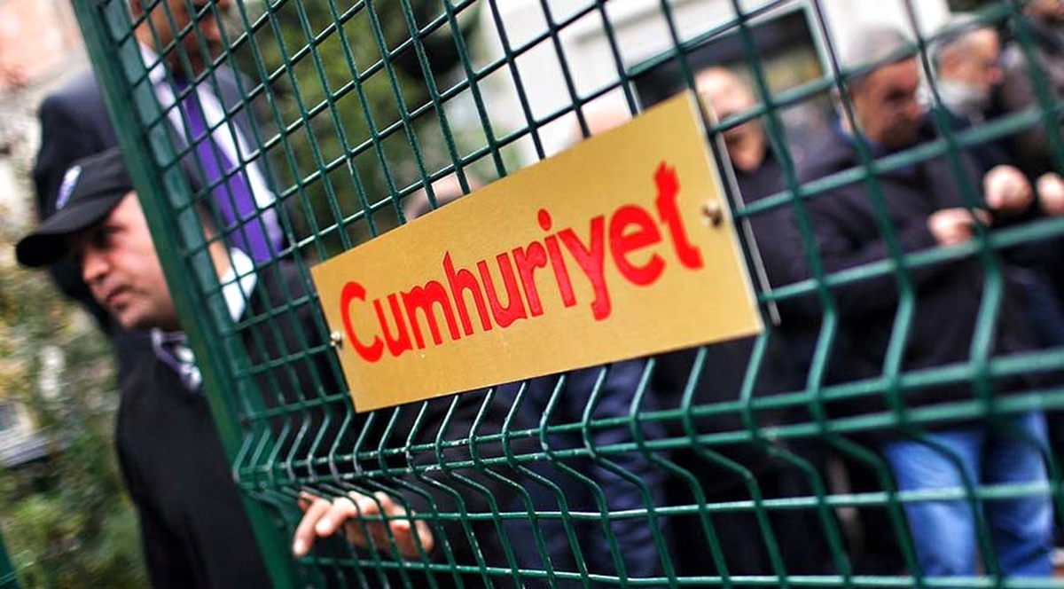 Cumhuriyet Gazetesi Önünde Silah Sesleri (1)