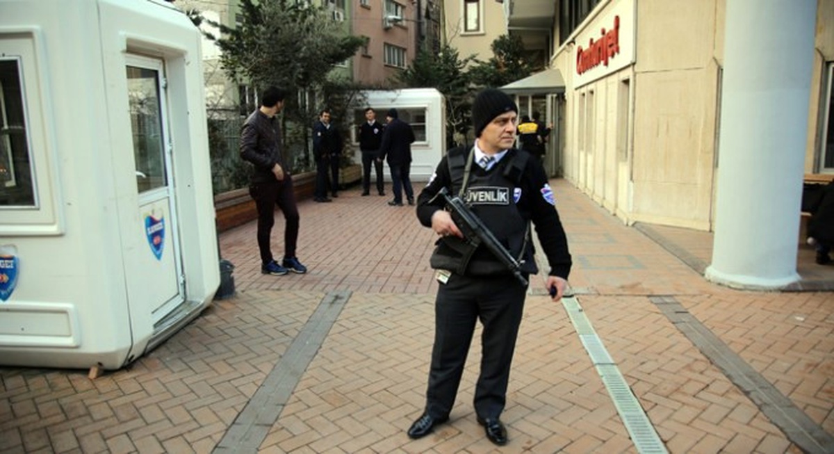 Cumhuriyet Gazetesi Önünde Silah Sesleri