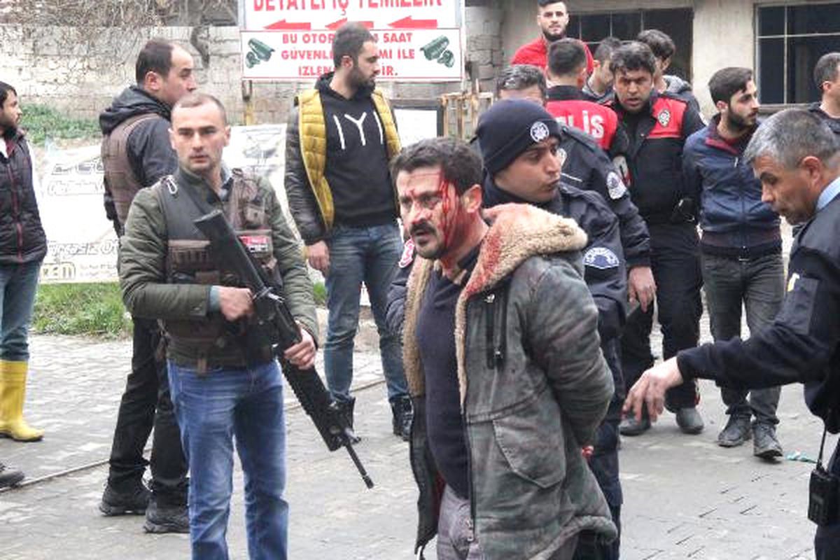 Dha Yurt;bakan Yılmaz\'ın Korumaları Silahlı Kavgaya Müdahale Etti