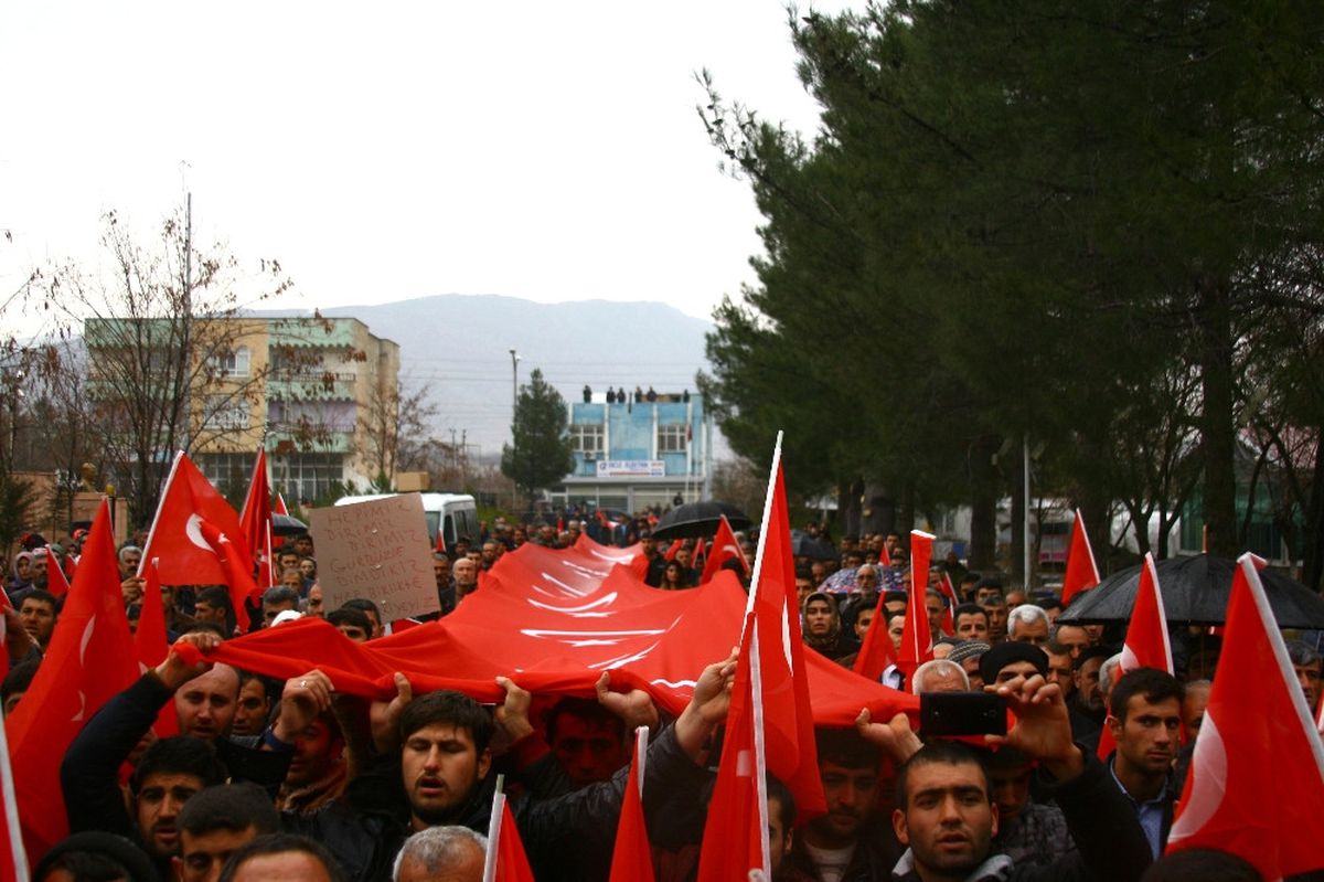 Diyarbakır\'da Binler Teröre Karşı Yürüdü